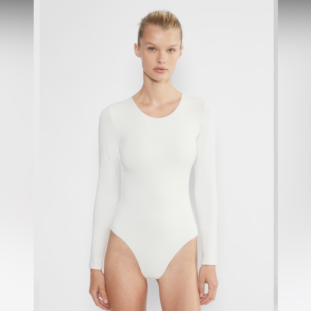 Aritzia Babaton Contour Crew Long Sleeve thong Bodysuit in Light Birch